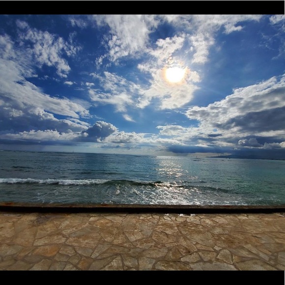 Meet your Posher 🌺 - Picture 2 of 3